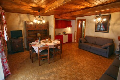 Standard Apartment, 2 Bedrooms, Kitchen, Mountain View - Living Room