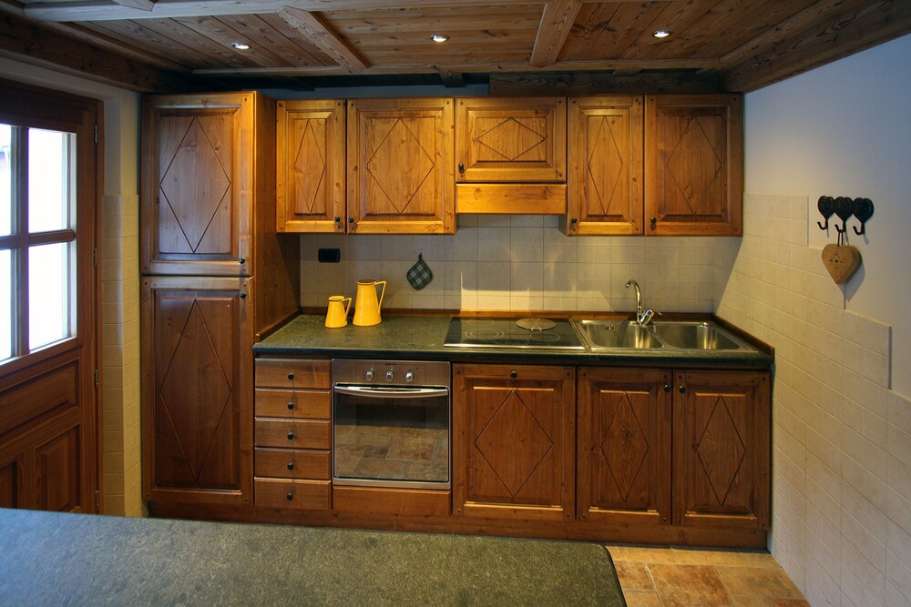 Comfort Chalet, 5 Bedrooms, Jetted Tub, Mountain View - In-Room Kitchen