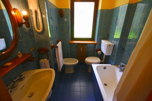 Standard Studio, Kitchen () - Bathroom