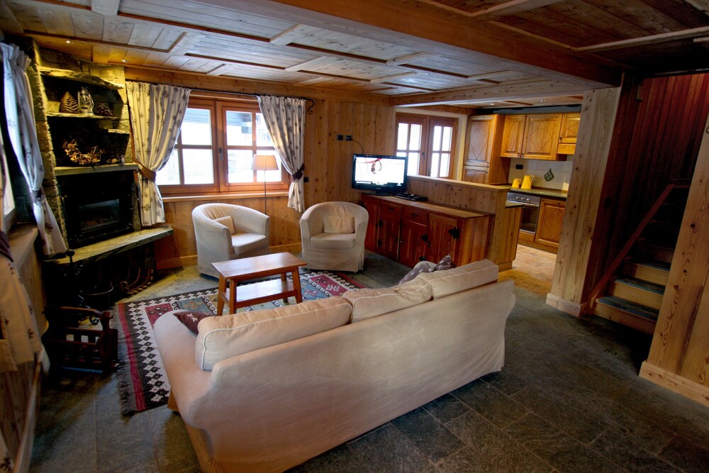 Comfort Chalet, 5 Bedrooms, Jetted Tub, Mountain View - Guestroom