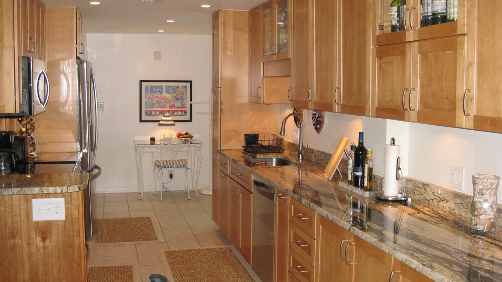 Condo, 2 Bedrooms, 2 Bathrooms - In-Room Kitchen