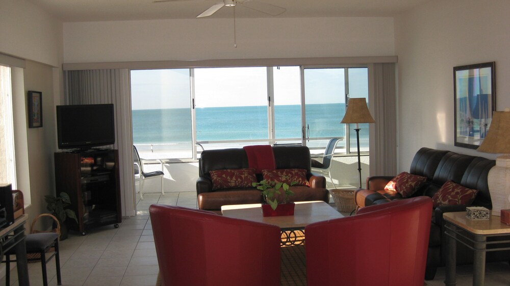 Condo, 2 Bedrooms, 2 Bathrooms - Living Room