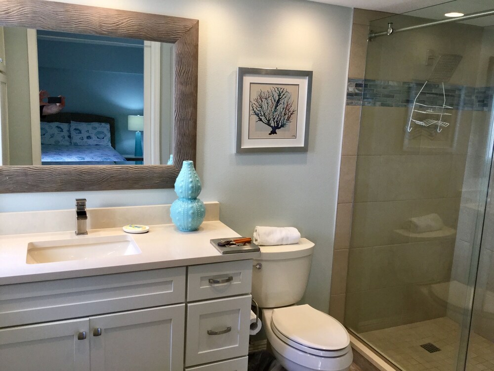 Condo, 2 Bedrooms, 2 Bathrooms - Bathroom Sink