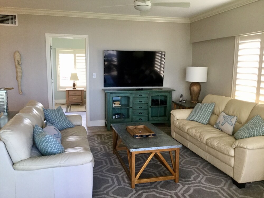 Condo, 2 Bedrooms, 2 Bathrooms - Living Room