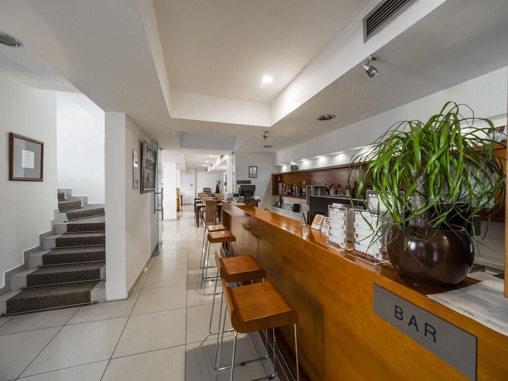 Hotel Bar