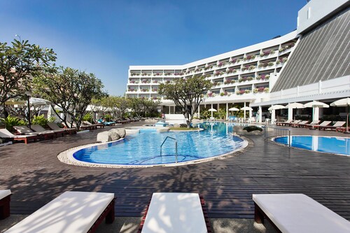 The Cha-am Methavalai Hotel