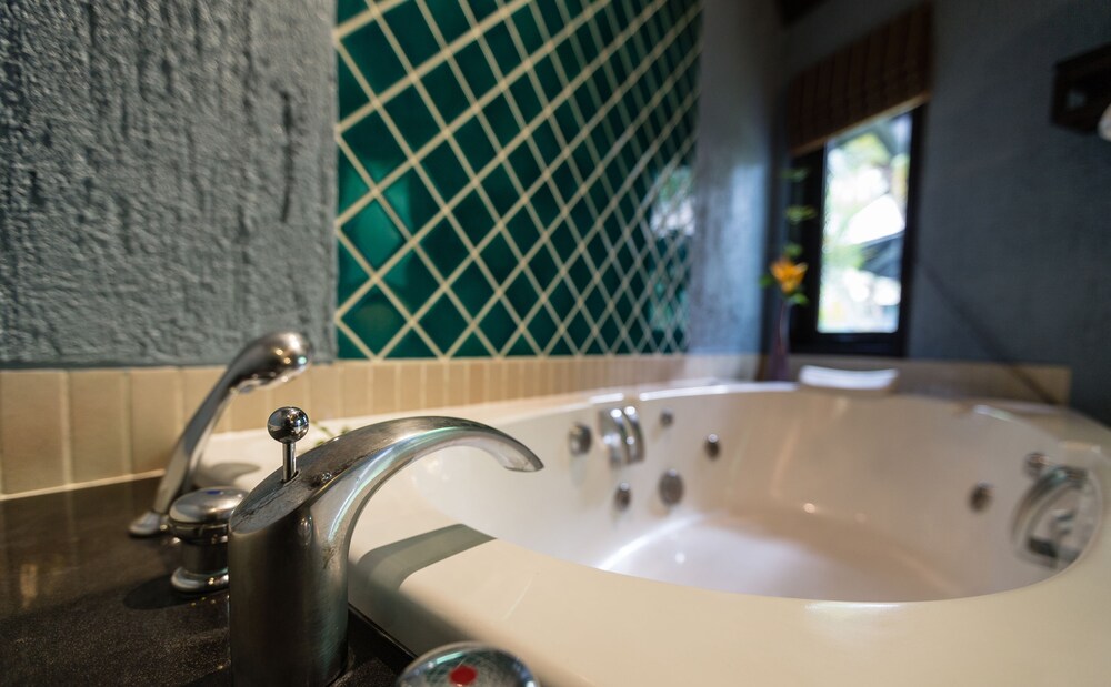 Jetted Tub