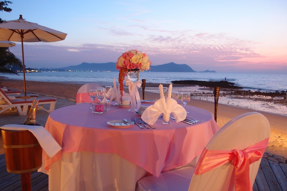 Couples Dining
