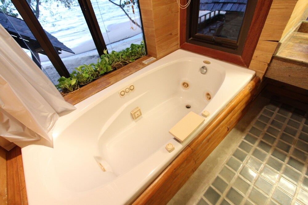 Jetted Tub