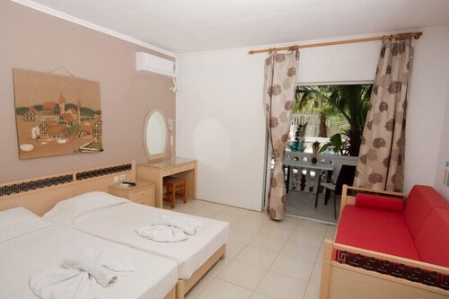 Studio, Pool View (for 2) - Guestroom