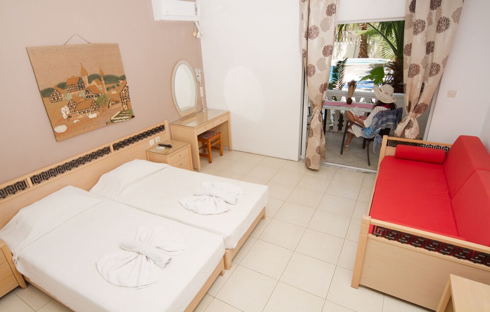 Studio, Pool View (for 3) - Guestroom