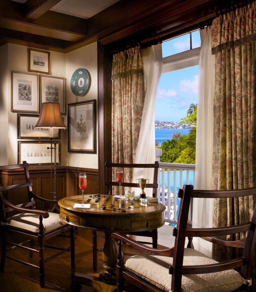 Hotel Bar