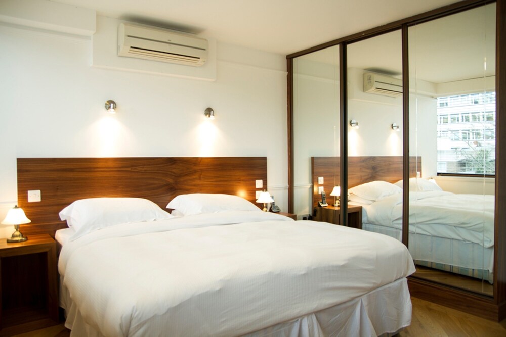 Presidential Suite - Guestroom