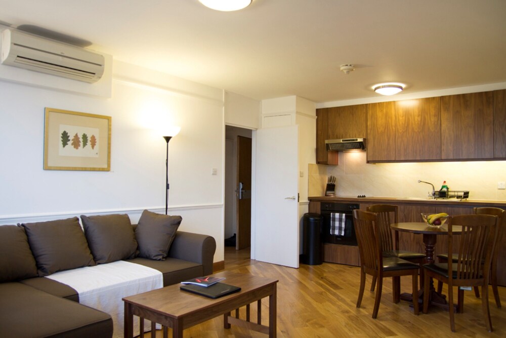 Presidential Suite - Guestroom