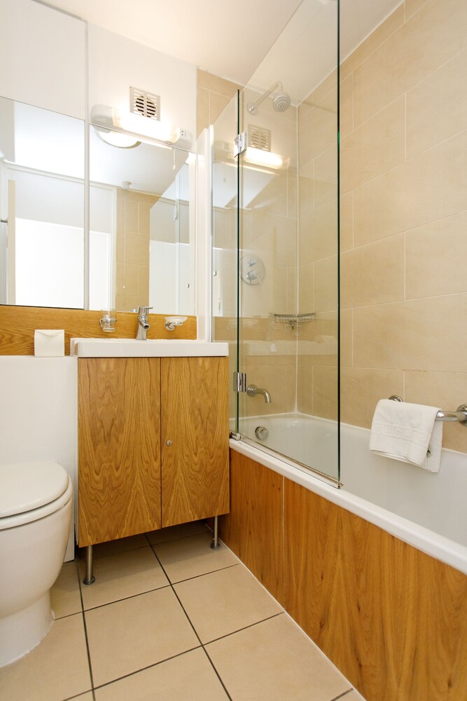 Studio - Bathroom