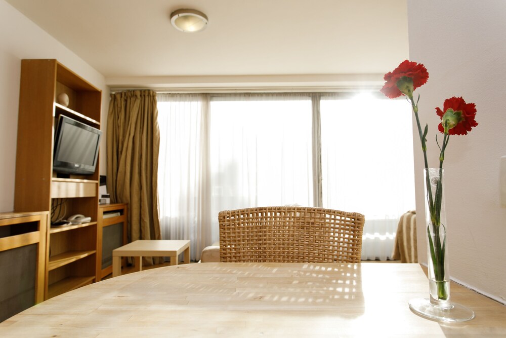 Studio - In-Room Dining