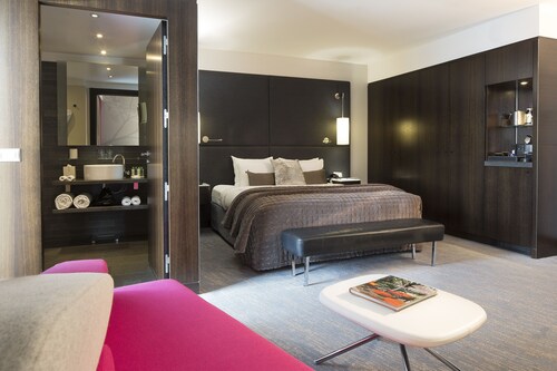 Renaissance Paris Arc de Triomphe Hotel