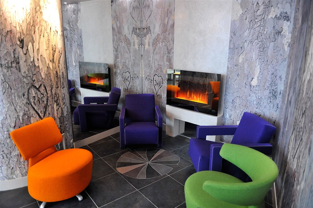 Hotel Lounge