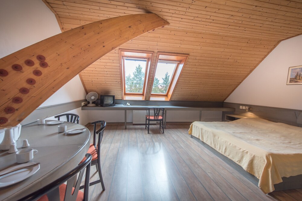 Single Room - In-Room Dining