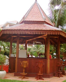 Poolside Bar