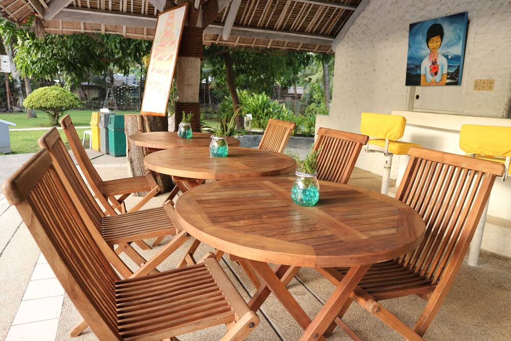 Poolside Bar