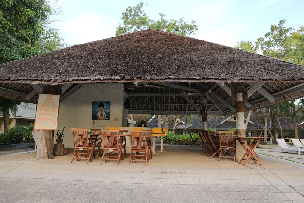 Poolside Bar