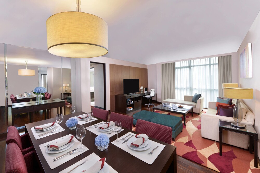 Three Bedroom Executive Suite - Guestroom