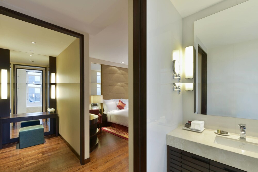 Three Bedroom Executive Suite - Guestroom