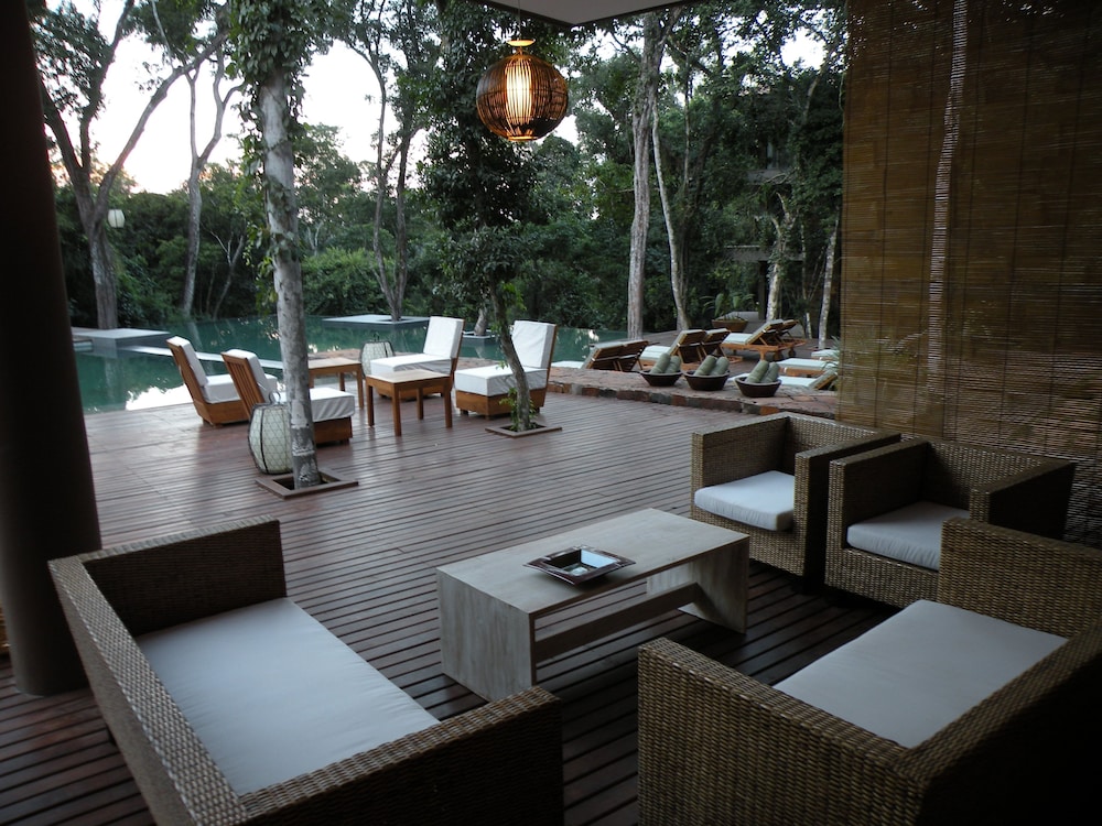Poolside Bar