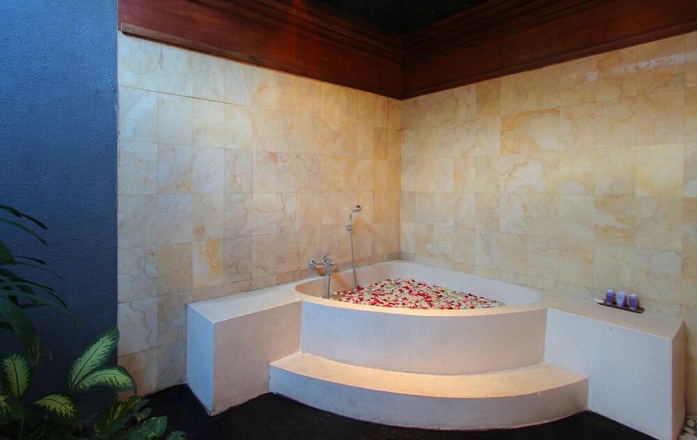 One Bedroom Pool Villa (3 Days 2 Nights Honeymoon Package) - Bathroom