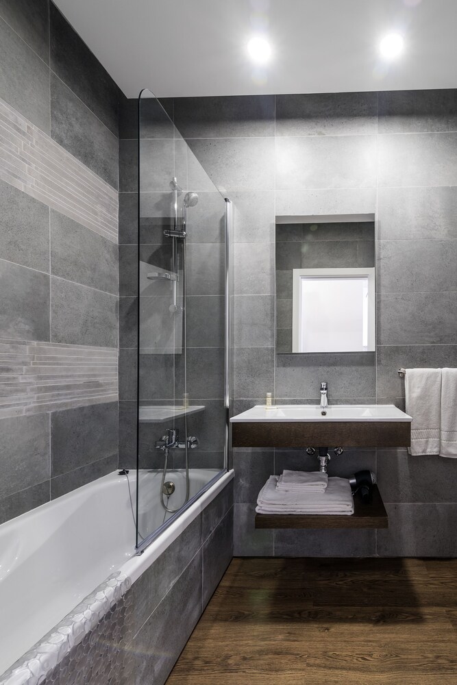 Studio - Bathroom