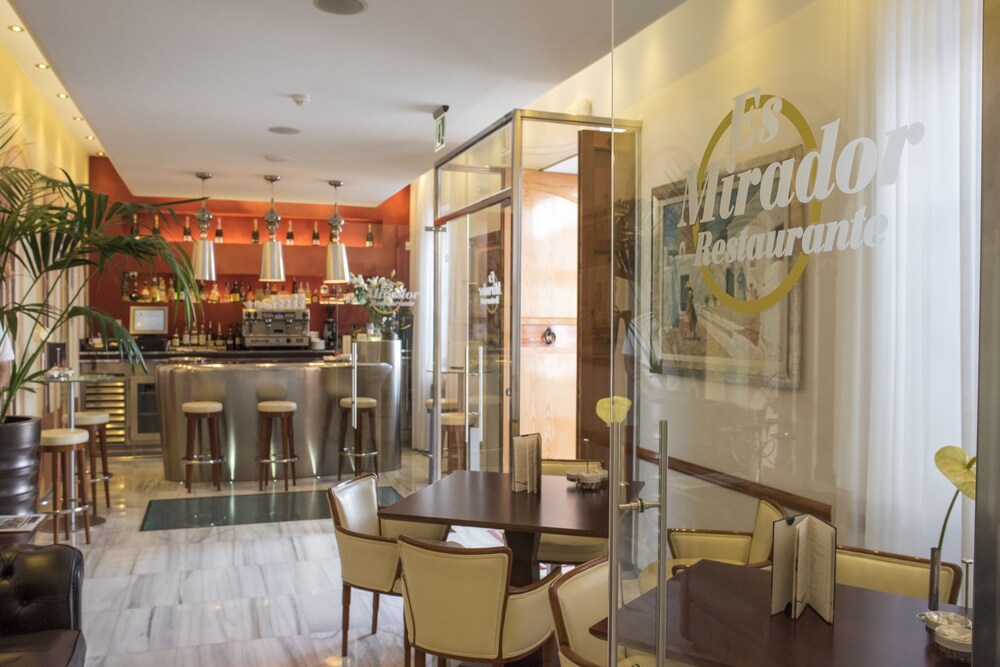 Hotel Bar