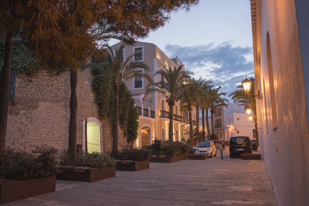 Hotel Front - Evening/Night