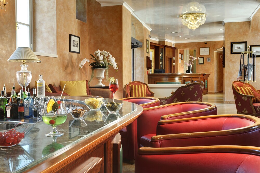 Hotel Lounge