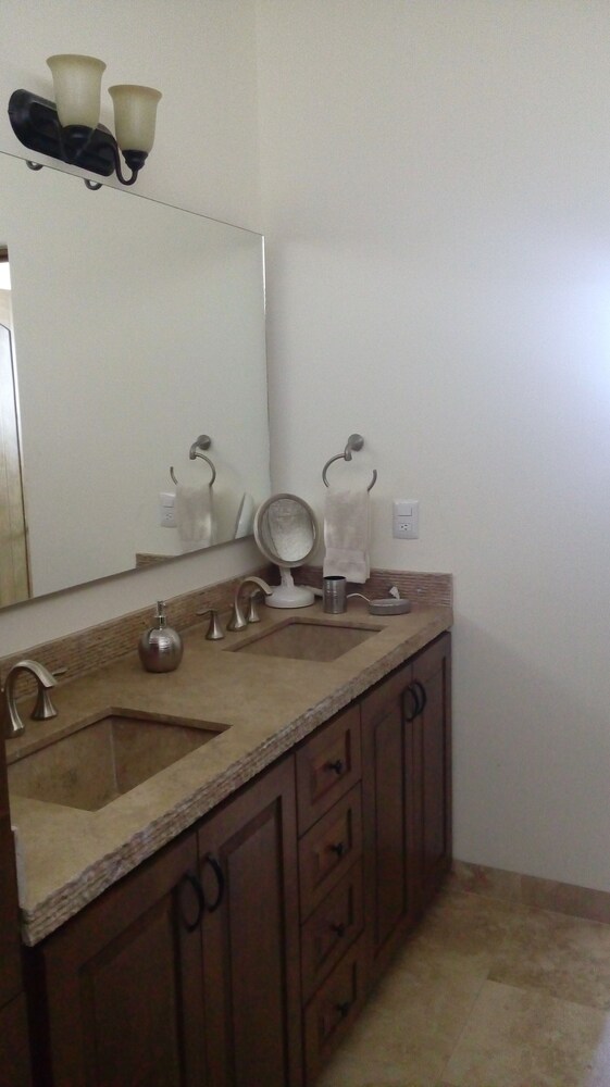 Family House, 3 Bedrooms, Partial Sea View - Bathroom