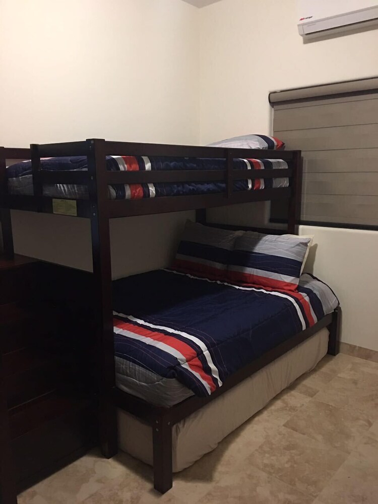 Penthouse Two Bedroom Condo Ocean View - Childrens Theme Room