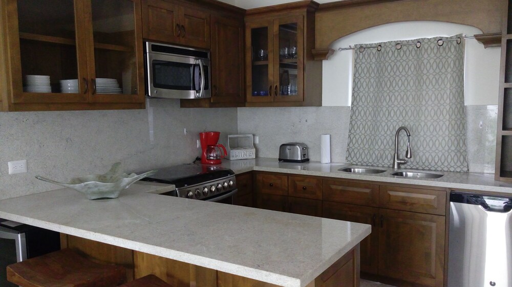 Family House, 3 Bedrooms, Partial Sea View - In-Room Kitchen