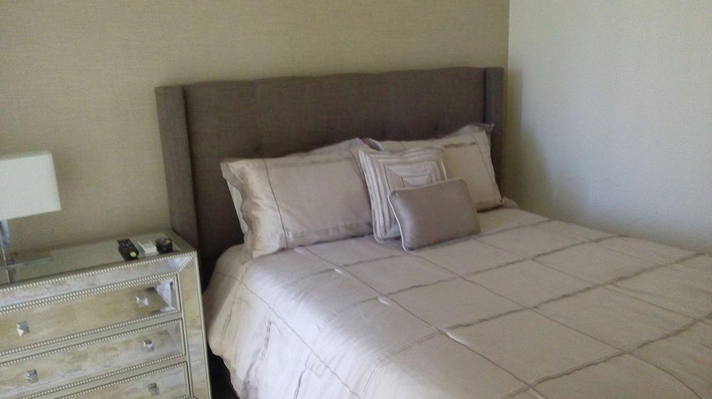 Family House, 3 Bedrooms, Partial Sea View - Guestroom
