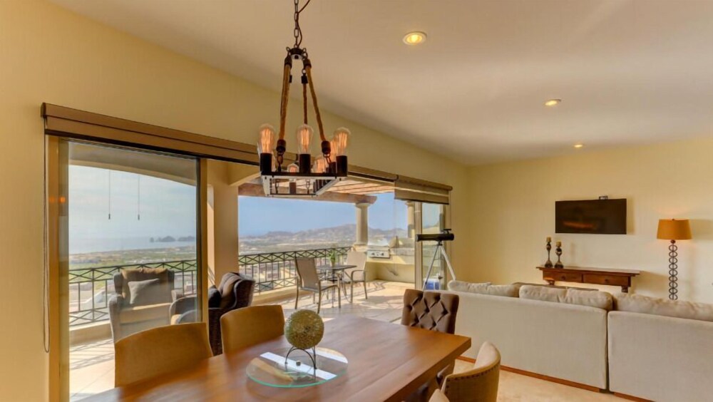 Penthouse Two Bedroom Condo Ocean View - Guestroom
