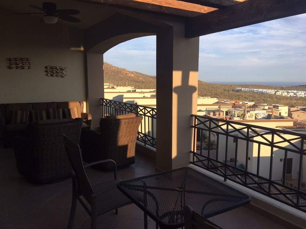 Penthouse Two Bedroom Condo Ocean View - Terrace/Patio