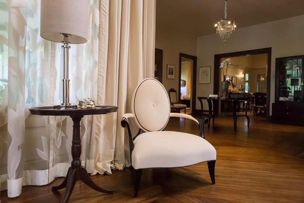 Executive Lounge