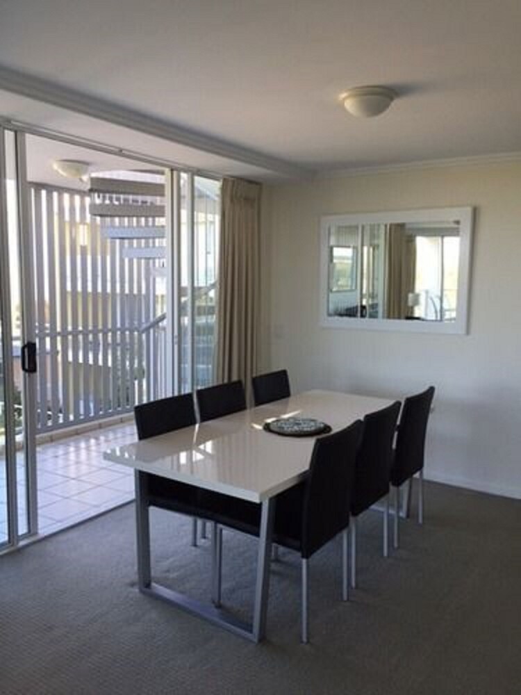 Two bedroom Apartment with Seaview Rooftop - In-Room Dining