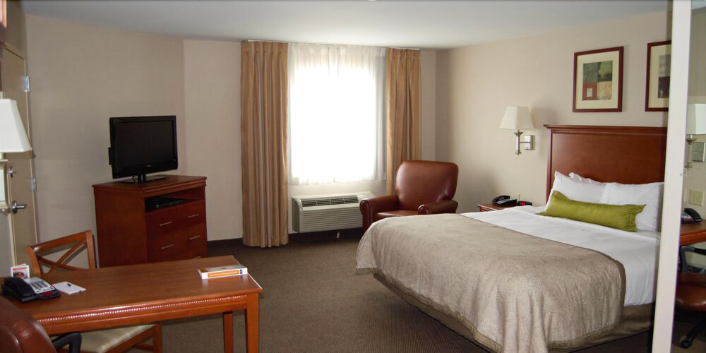 Studio Suite, 1 King Bed, Non Smoking - Guestroom