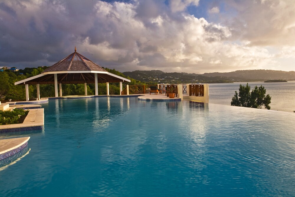 Poolside Bar
