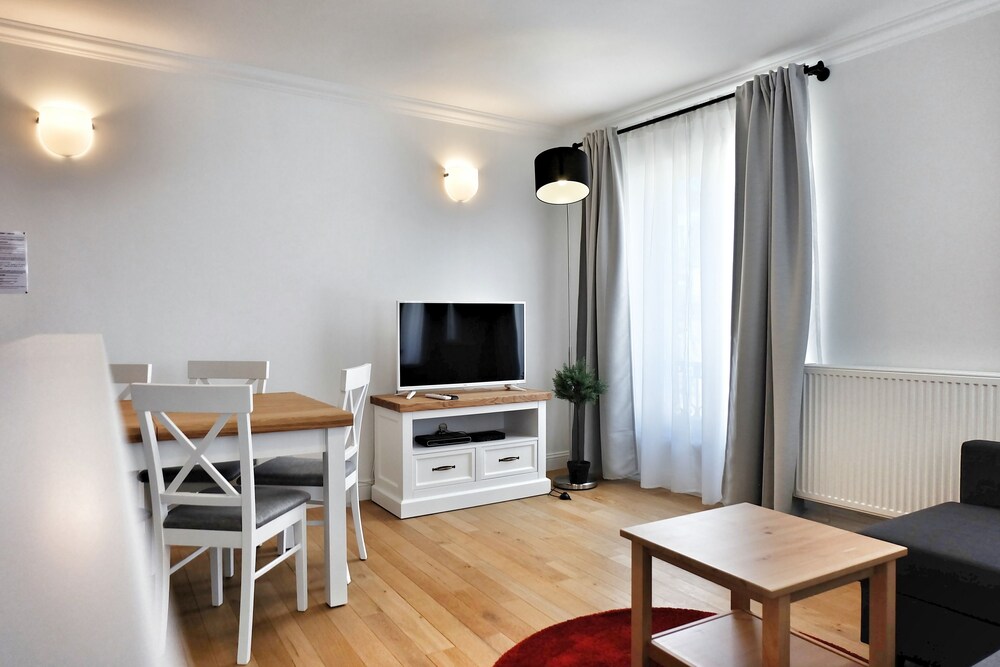 Apartment, 2 Bedrooms - Living Room