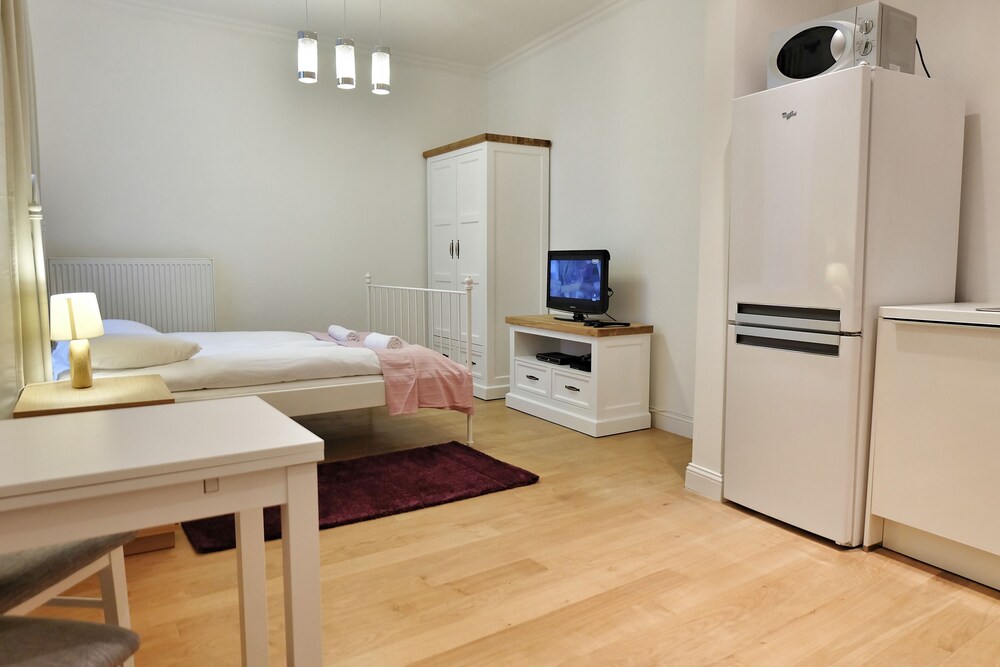 Studio - Guestroom