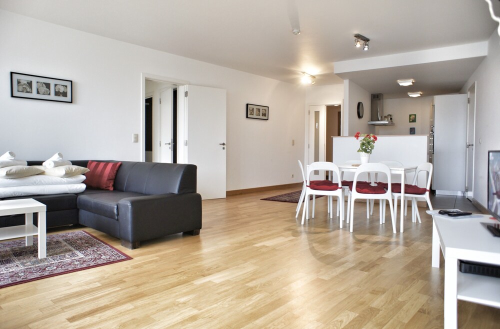 Apartment, 2 Bedrooms - Living Room