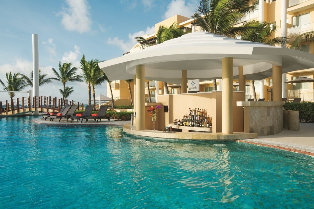 Poolside Bar