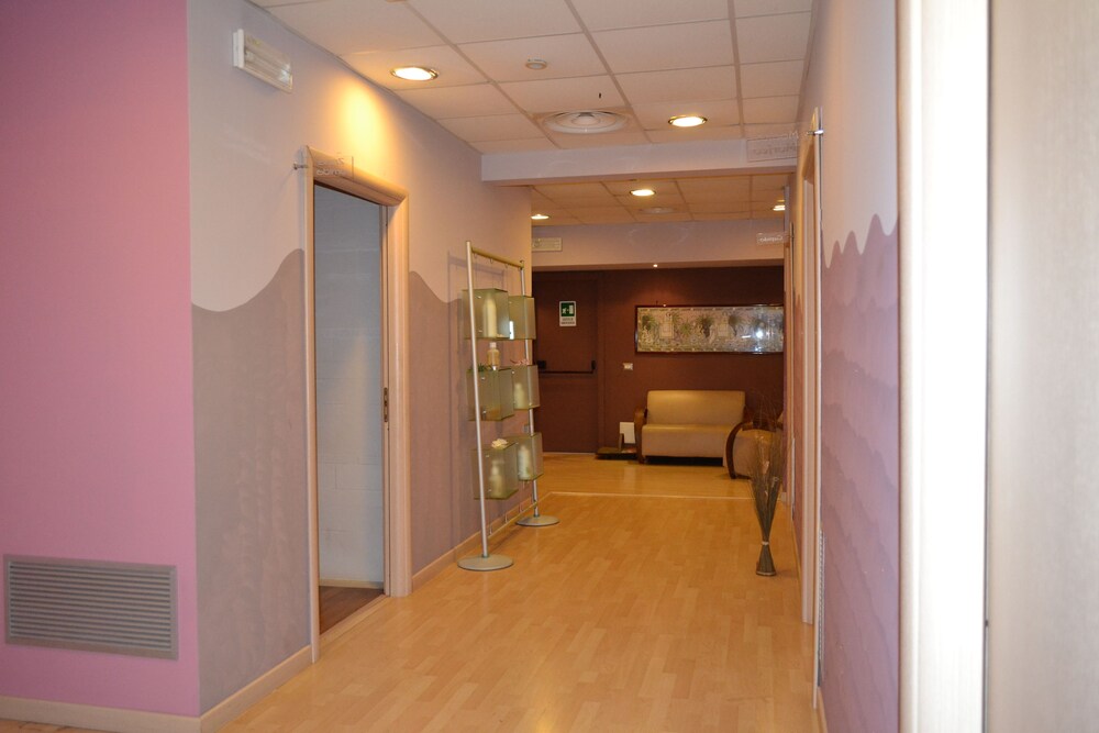 Nail Salon