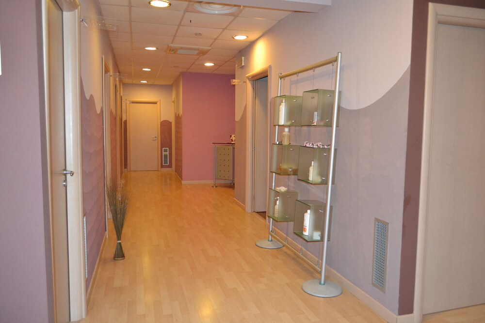 Nail Salon